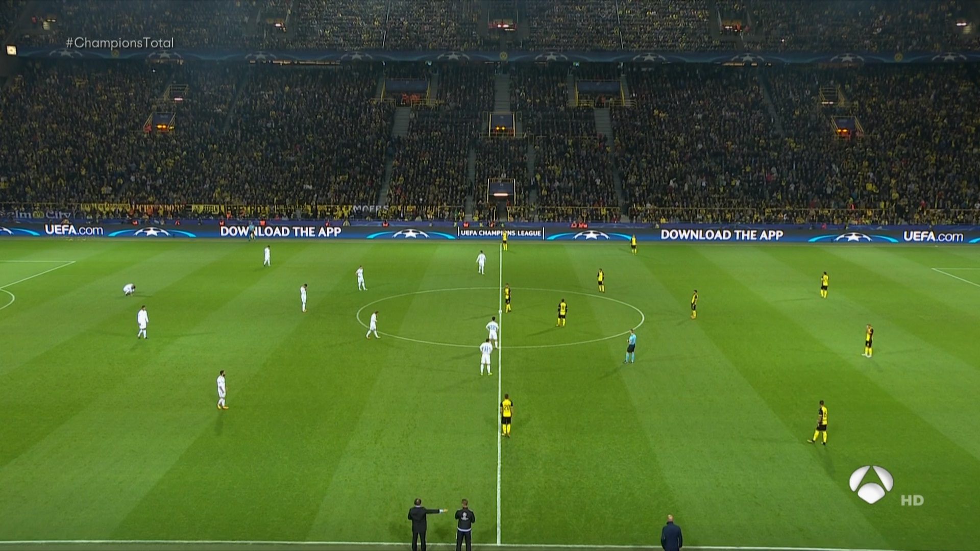 Уефа прямой эфир. UEFA Champions League стадион. Боруссия Дортмунд на рабочий стол. Borussia Dortmund vs real Madrid. Боруссия Дортмунд обои на рабочий стол.